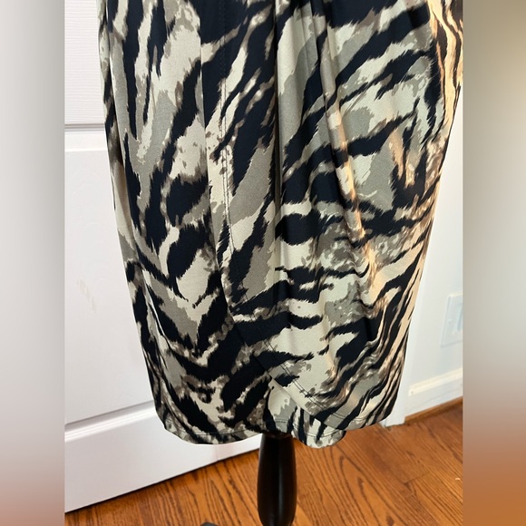 Connected Black and Tan Animal  Patterned Dress - size 12 P - Picture 15 of 17